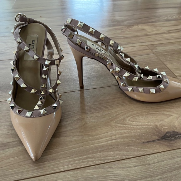 Kaitlyn Pan nude studded high heel - Picture 5 of 6